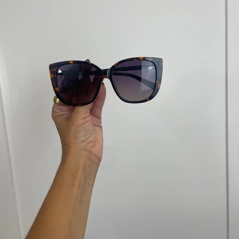 Quay Oversized Tortoiseshell Cat Eye Sunglasses